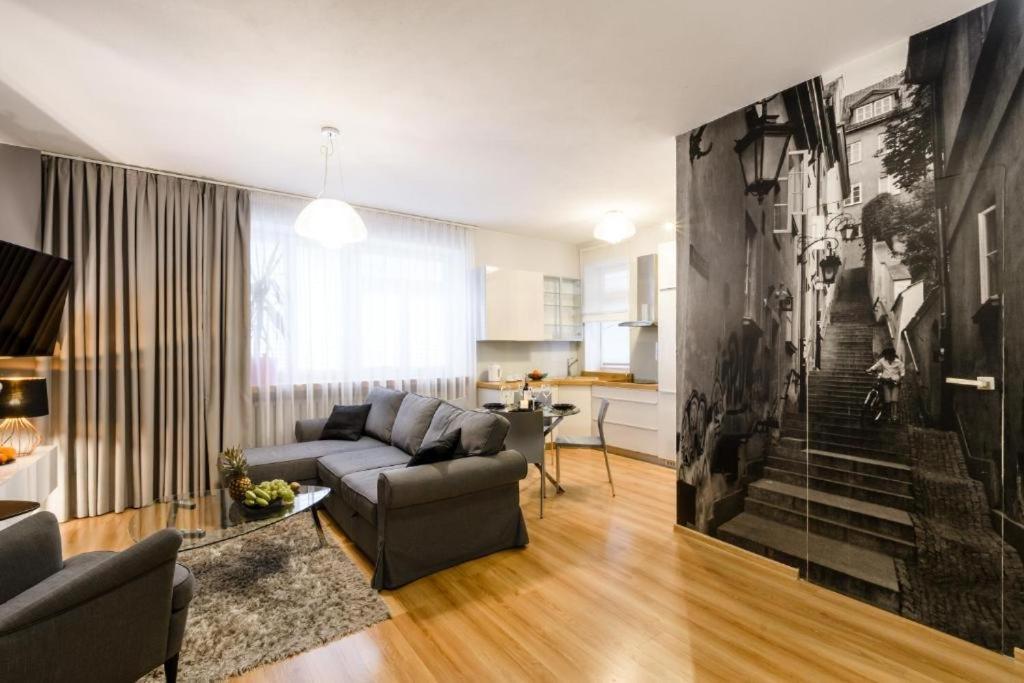 Nr 1 Europa22 Centrum Apartment Old Town Warsaw Stare Miasto Historyczna Kamienica Umiejscowiona W Zabytkowej Czesci Warszawy Obok Parku Multimedialnego I Barbakanu Parking 24H Sniadanie Opcjonaln Breakfast Optional Check In From 14 Pm Parter Ground Exterior foto