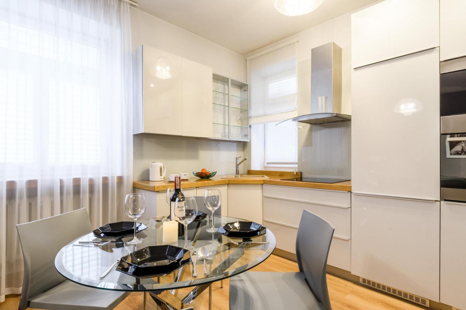 Nr 1 Europa22 Centrum Apartment Old Town Warsaw Stare Miasto Historyczna Kamienica Umiejscowiona W Zabytkowej Czesci Warszawy Obok Parku Multimedialnego I Barbakanu Parking 24H Sniadanie Opcjonaln Breakfast Optional Check In From 14 Pm Parter Ground Exterior foto