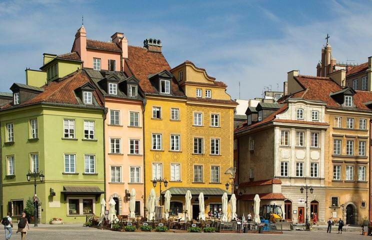 Nr 1 Europa22 Centrum Apartment Old Town Warsaw Stare Miasto Historyczna Kamienica Umiejscowiona W Zabytkowej Czesci Warszawy Obok Parku Multimedialnego I Barbakanu Parking 24H Sniadanie Opcjonaln Breakfast Optional Check In From 14 Pm Parter Ground Exterior foto